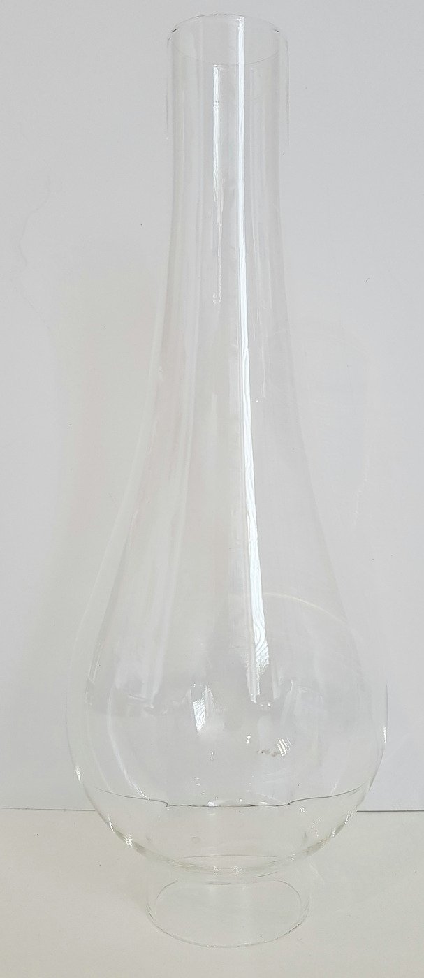 Een vintage porseleinen olielamp met witte body en handgeschilderd