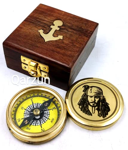 Brújula de latón con caja de madera para piratas miniatura 1