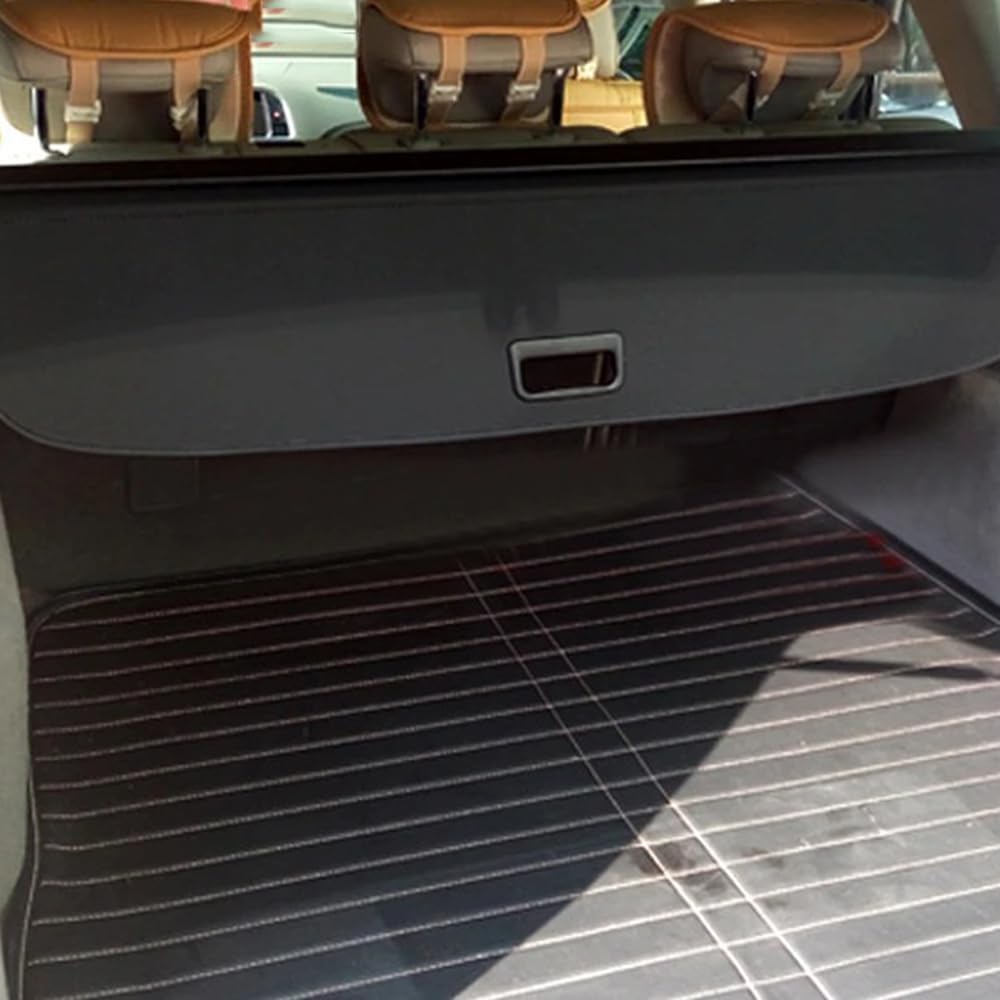 Audi Q5（2023年式）トランクトノカバー