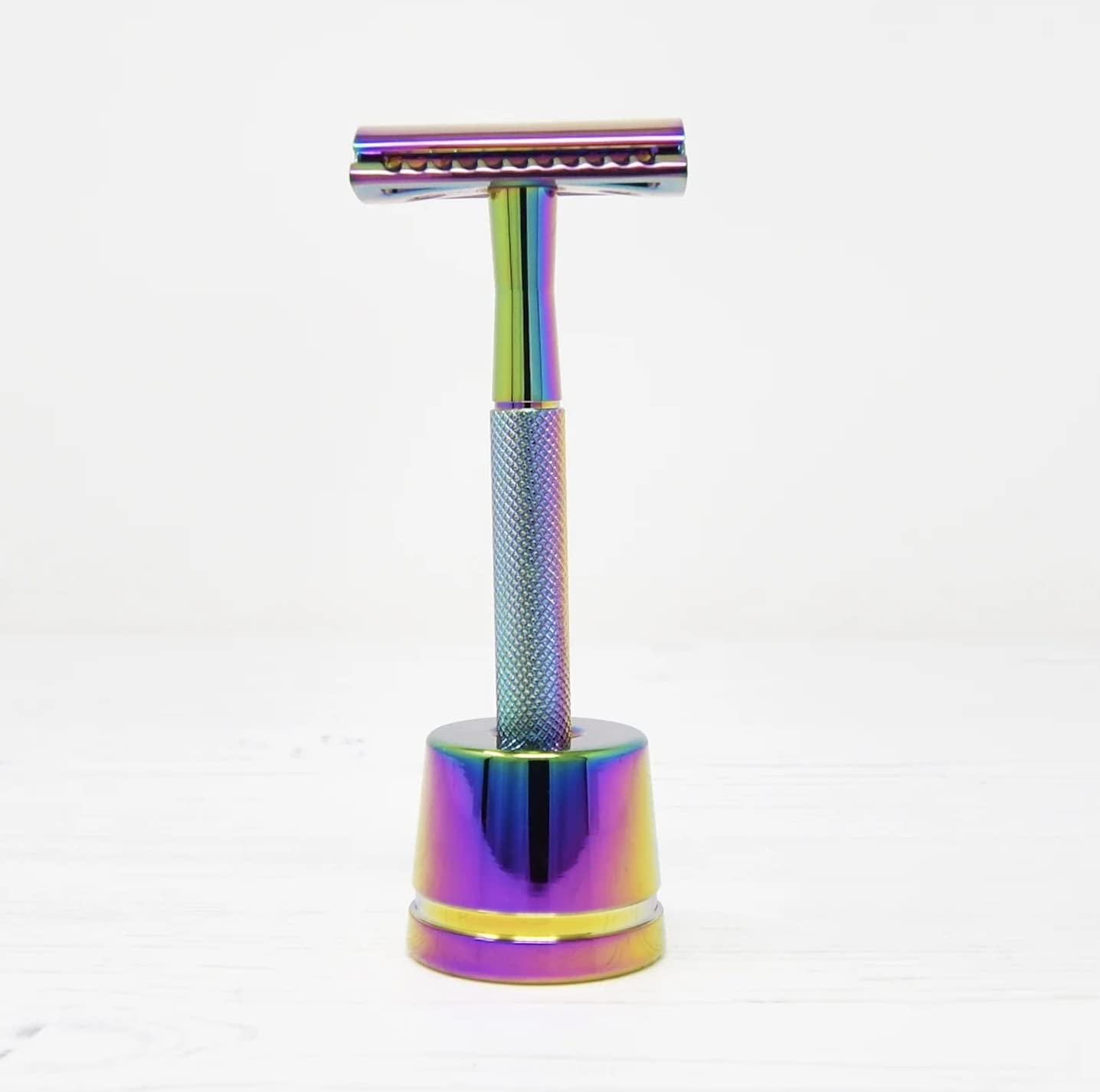 Jungle Culture® Metal Safety Razor with Stand for Women in Rainbow • Reusable Razor & Travel Bag • Fits Double Edge Razor Blades • Single Blade Eco Friendly Ladies Razor for Body & Face • Zero Waste