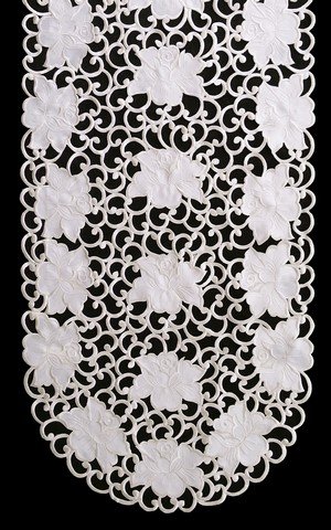 H7292 Cream Rose Round Doily, 24 in.