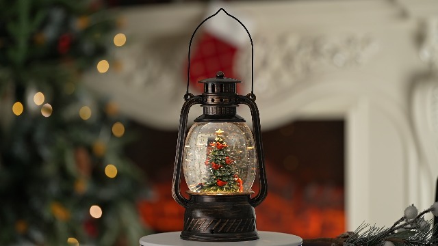 Christmas Snow Globes Helicopter Music Water Lantern, Santa Claus Christmas Tree And Children Scene USB Powered, & Battery, Holiday Decorations Gifts For Family, Children Or Friends Kid