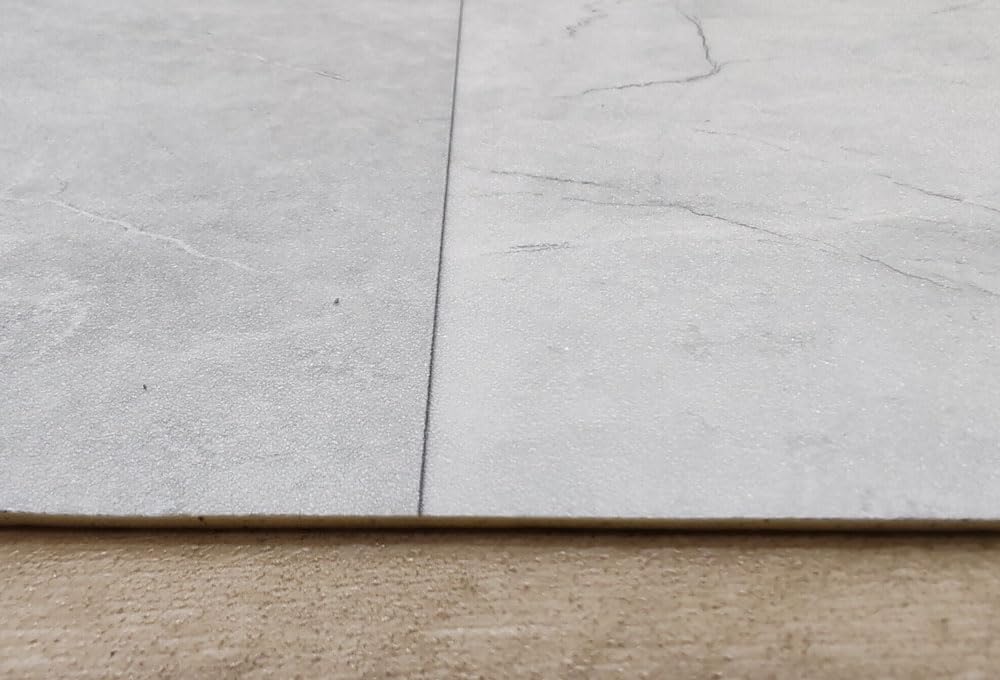 Tadi & Imperio1979 Tappeto Vinile Beige Avorio Disegno Marmo Venato per Cucina, Tappeto Vinile per Soggiorno, Tappeto Ufficio Antidelizzante con Dettagli Grigio.