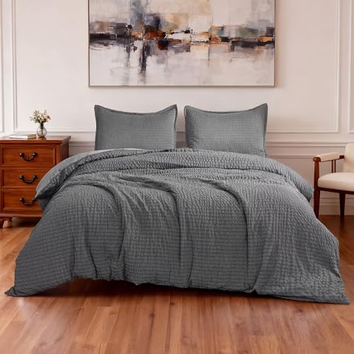 Image of Amazon Basics Duvet Cover Set with Jacquard Geometric Pattern, 3-Piece with 1 Duvet Cover and 2 Pillow Shams, Comforter Not Included, Queen, Dark Gray