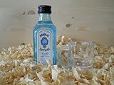 Contiene: Botellin miniatura Ginebra Bombay Sapphire, vasito chupito y bolsa de organza