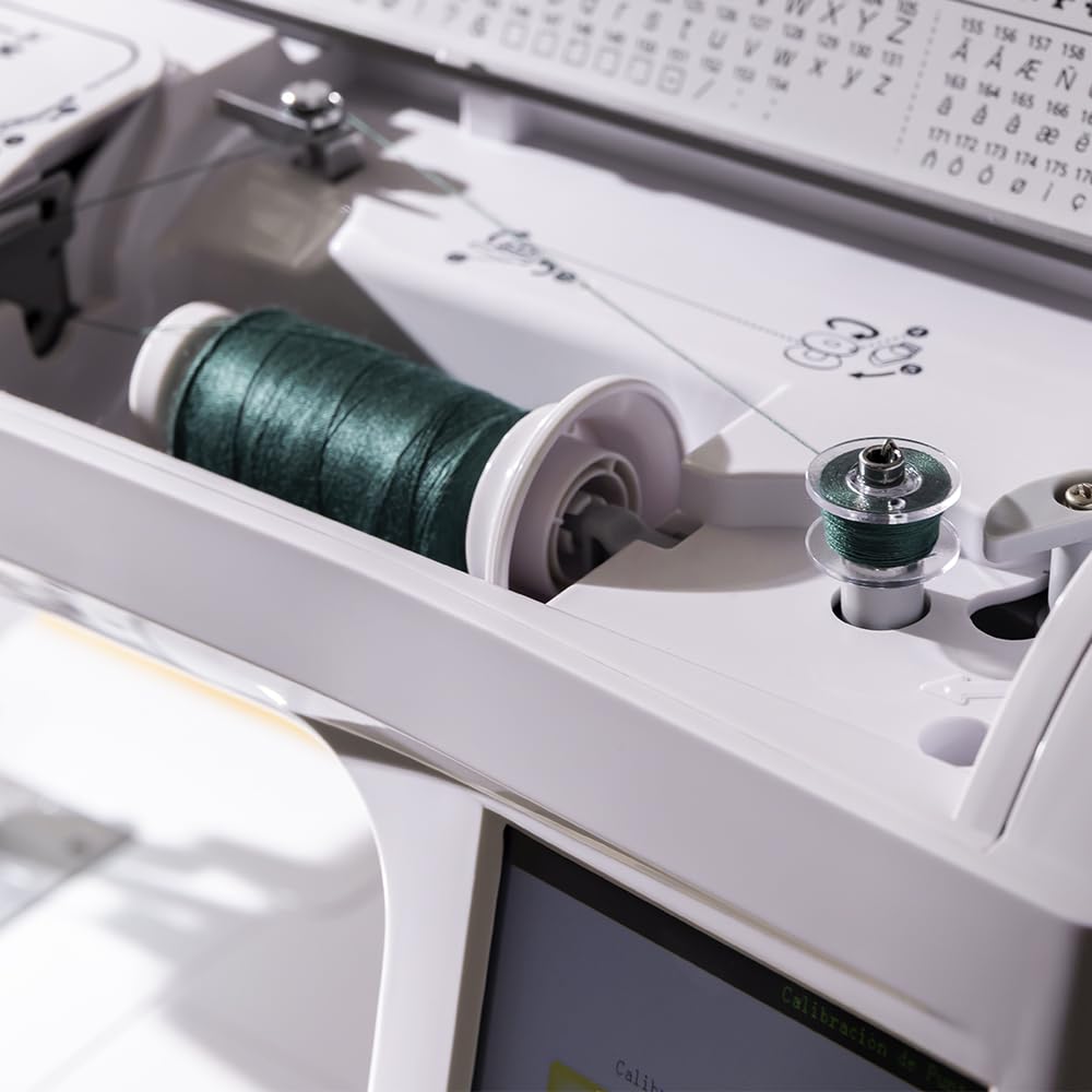 Cecotec Machine à Coudre Numérique BelleCouture 36000 Control. Écran Tactile 7", 360 Points, PedalFree, Enfilage Automatique, Lumière LED, Coupe-fil, Aiguille Haut/Bas, Kit d'Accessoires Complet.
