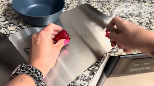 Tabla de Cortar de Titanio Puro para Cocina, Ultra Resistente, Ligera y Apta para Lavavajillas miniatura 7