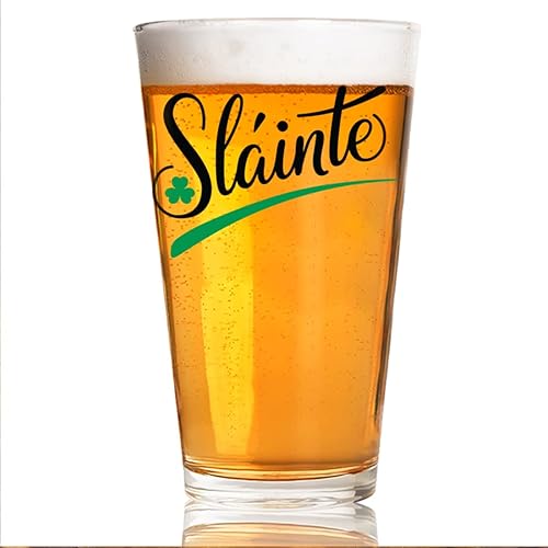 Miniatura 2 de Toasted Tales - Día de San Patricio - SLAINTEE con copas de cerveza de hoja de trébol  Vasos de San Patricio para decoraciones de fiesta  Vasos de