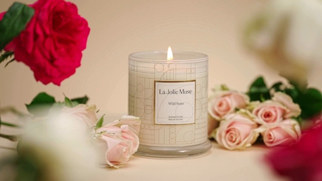 Amazon.com: LA JOLIE MUSE Rose Noir & Oud Candle, Rose Scent, Jar
