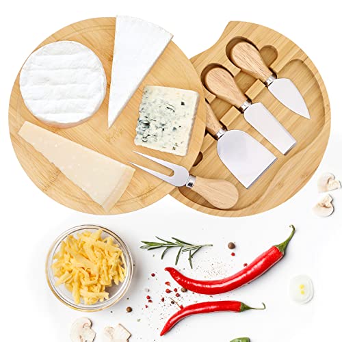 MoYouno Planche à fromage avec rangement de couverts pivotants - 4 couteaux à fromage - Cadeau pour fruits, fromage et viandes - Convient pour une pendaison de crémaillère, un pique-nique, une fête Cover