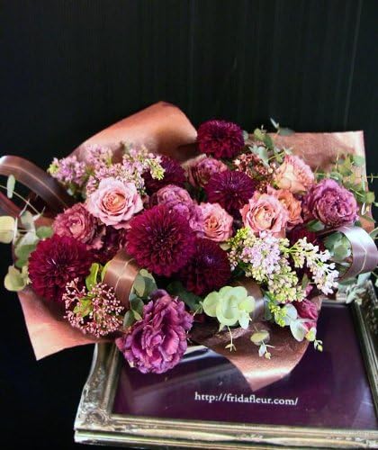 Amazon パリスタイルの花屋 ゴージャス ダリアとリシアンサスのアレンジメント 開店祝い 誕生日 大人の女性に 各種お祝い 記念日に フラワー アレンジメント オンライン通販