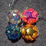 Lignes douces et durables: elles se plient et forment une corde, permettant à leurs boutons floraux d’être parfaitement disposés sur les murs, les lits, les miroirs ou les tables.