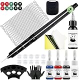 [DIY Stick and Poke Pen Set] Es enthält alles, was Sie für den Anfang benötigen, einschließlich Poke Stift, Tinte,Tintenbecher und Cup Halter, Bandage, Nadelösen und Nadeln in 5 verschiedenen Größen, ein Paar Einweghandschuhe, transferpapier. Eine wunderbare Wahl für Anfänger und erfahrene Künstler.