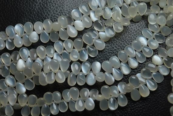 Pierre de lune de Ceylan blanche 10mm fin de fil asymétrique : briolette poire lisse calibrée 7"