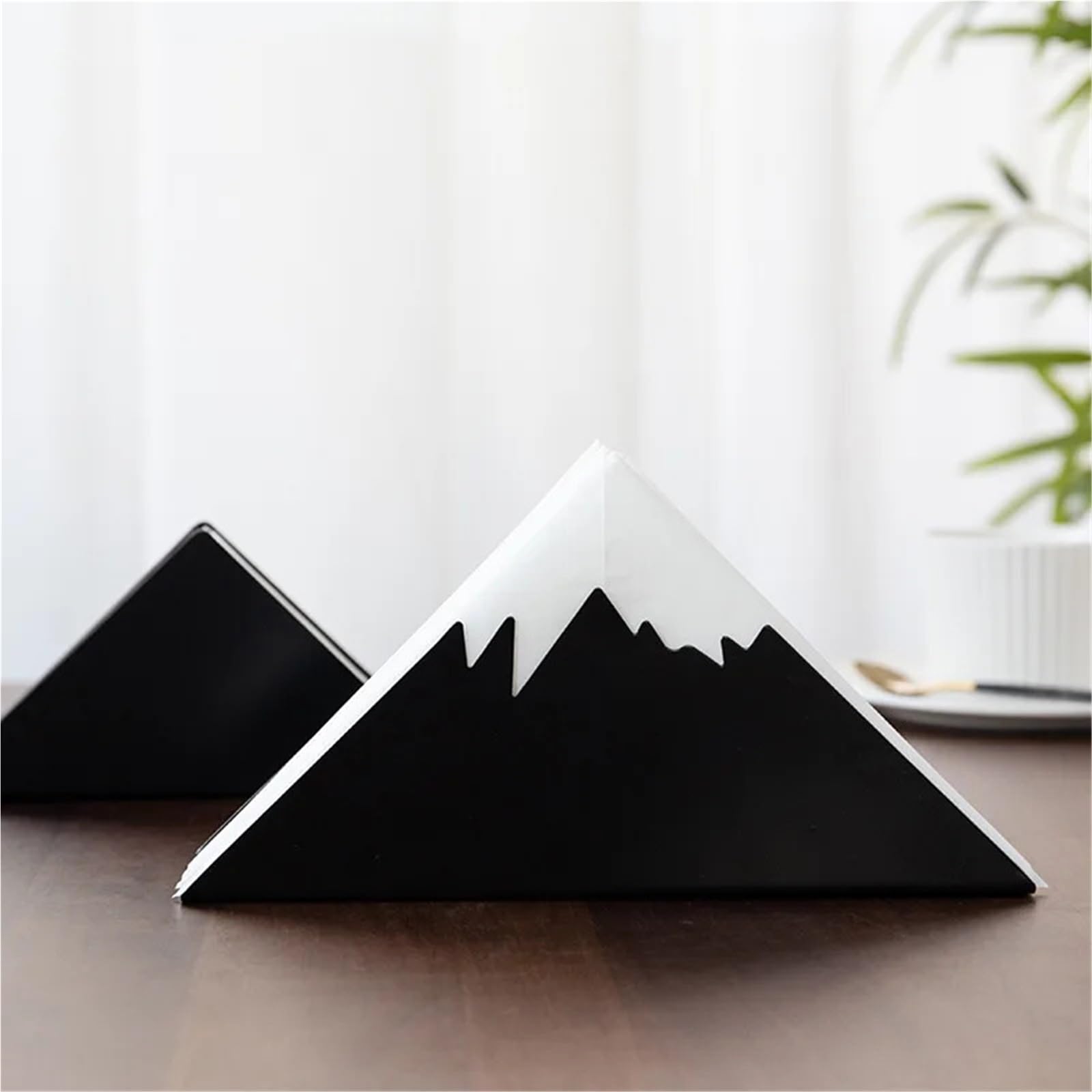 Estante de papel for el hogar, estante for pañuelos arte del hierro, caja con forma triangular for y coche, contenedor, servilletero for restaurante Hotel para Cocina(Black)