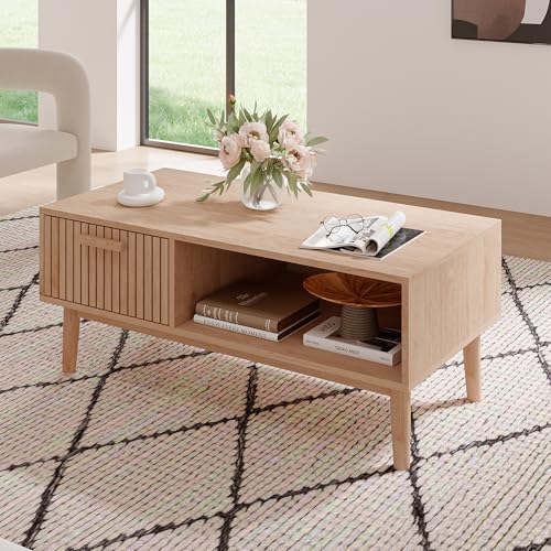 KeepGoon Mesa de centro 100 x 50 x 43 cm con espacio de almacenamiento, mesa con 1 cajón y estantes abiertos, con patrón vertical, mesa de café, mesa de salón, color madera, patas de madera maciza