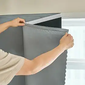 AJAZZ Cortinas autoadesivas portáteis 100% blackout simples e fácil de instalar janela de quarto com isolamento térmico para sala de cozinha escurecimento preto pequenas cortinas 1 pacote