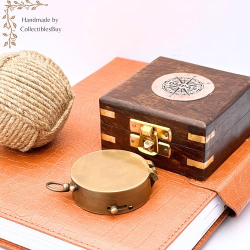 Brújula de latón vintage con caja de madera miniatura 2