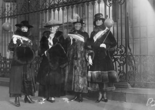 early 1900s photo Mrs. Chas. Parmalee, Mrs. Bruere, Mrs. McMars, Mrs. S.J. Mi a1