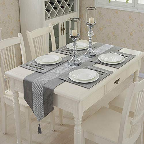 1 chemin de table classique avec pompons (33 x 180,3 cm) et 4 sets de table (30,5 x 40,6 cm) pour décoration de fête de Noël (gris) Cover