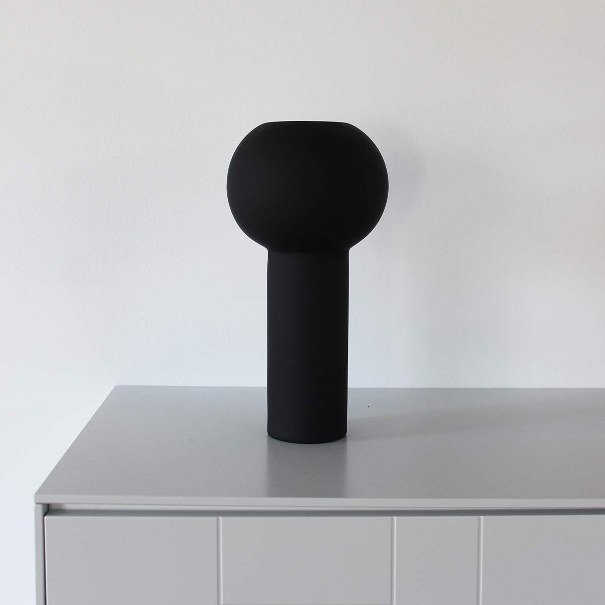 Cooee Design Vase Pillar aus Keramik in der Farbe Schwarz Handgefertigt, Durchmesser: 17cm, Höhe: 32cm, HI-028-21-BK