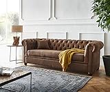 Durch seinen rückenechten Bezug kann das Sofa auch mittig im Raum positioniert werden