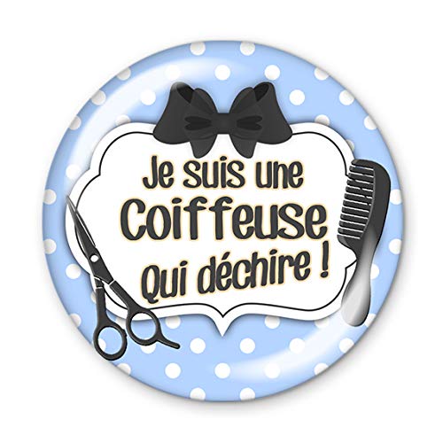 Badge 56mm Coiffeuse Qui Dechire Idee Cadeau Anniversaire Noel Collegue Amie Famille Amazon Fr Produits Handmade
