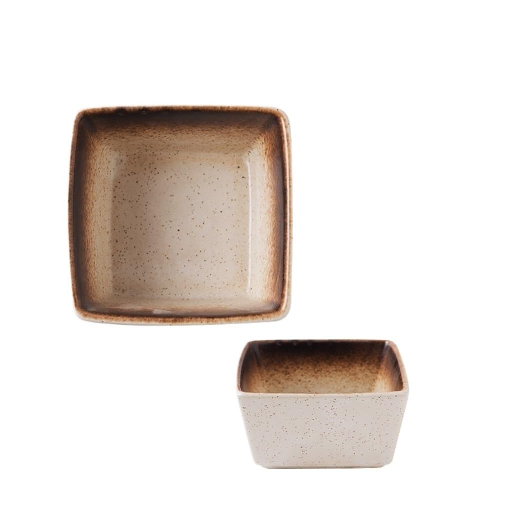 Assiettes de cuisine en céramique et soucoupe domestique chic