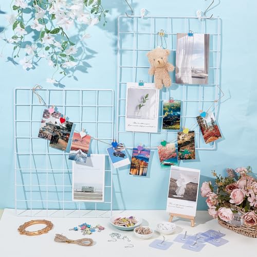OLYCRAFT 2 Packung Gitterwandpaneele 40x30cm Metallgitter Weiß Mit 24 Haken 55 Clips 5 m Seil Drahtgitterwandpaneel Fotogitterwand Für DIY Heimdekoration Foto Memo Display