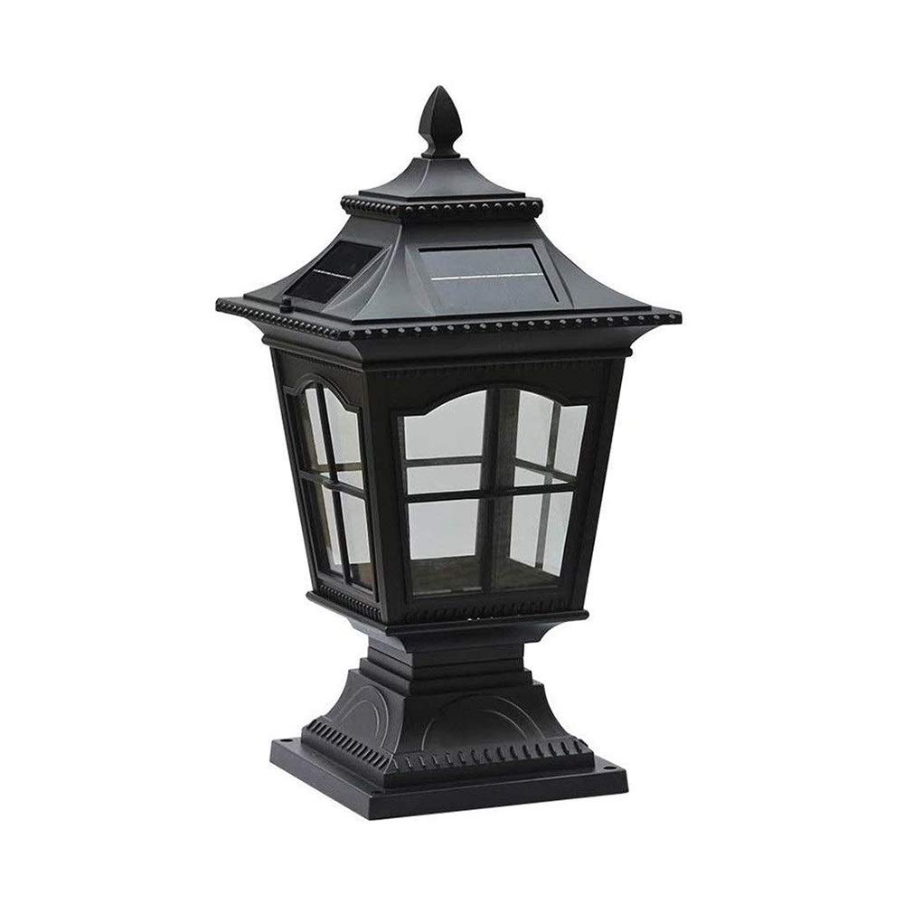Décorer une colonne avec cette lanterne solaire vintage de jardin