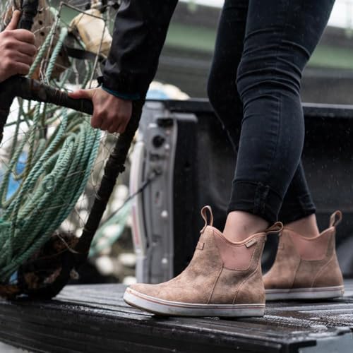 Image of Xtratuf Women's 6 In Ankle Deck Boot