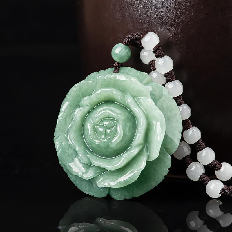 Colgante de jadeíta con peonía tallada, verde judía