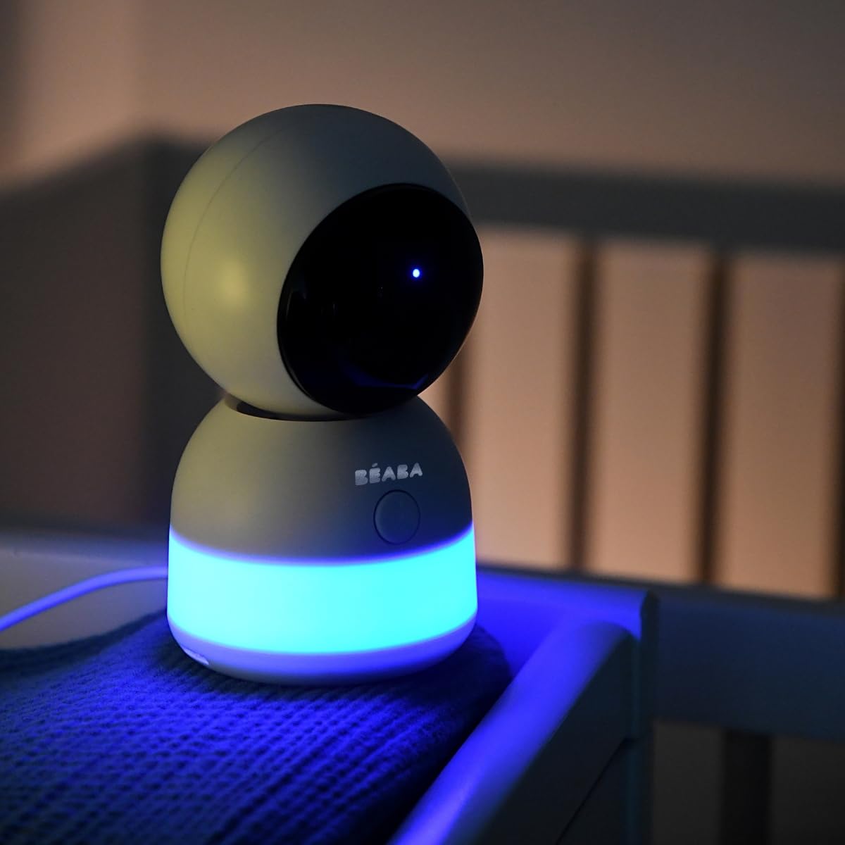 BÉABA - Cámara de Video Adicional para bebé, rotación de 360°, aplicación móvil, visión Nocturna, luz Nocturna Multicolor, walkie-Talkie, Canciones de Cuna, Control de Temperatura y Humedad, luz