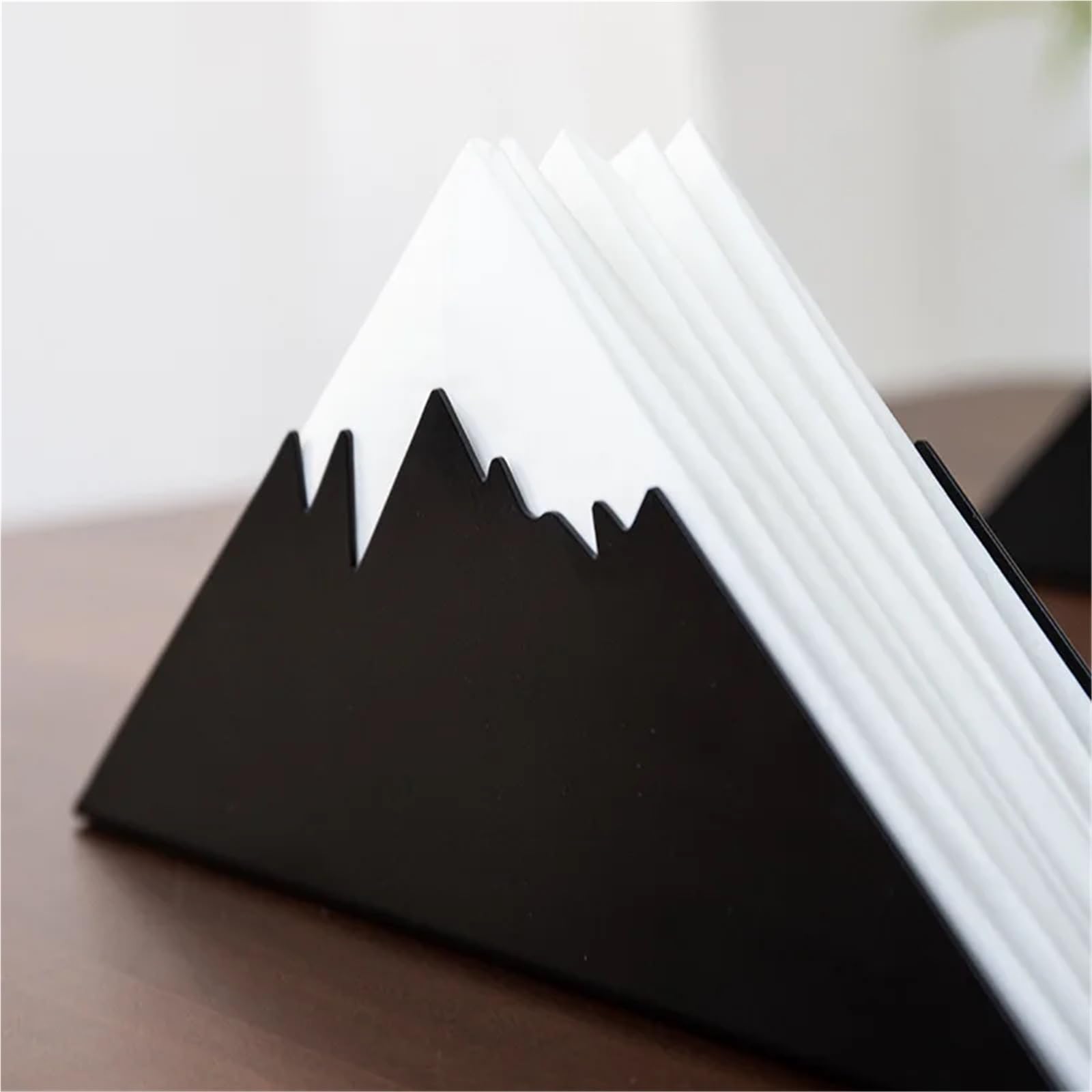 Estante de papel for el hogar, estante for pañuelos arte del hierro, caja con forma triangular for y coche, contenedor, servilletero for restaurante Hotel para Cocina(Black)