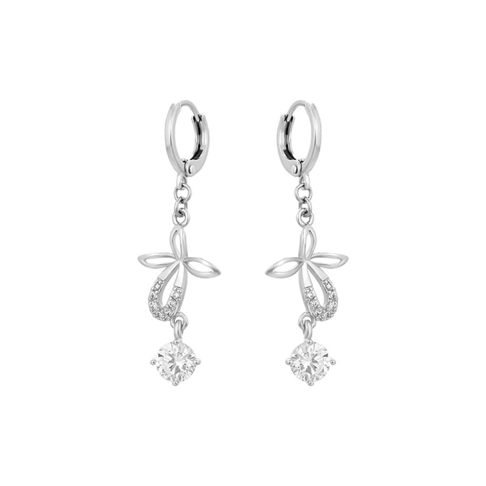 Pendientes de aro con colgante de mariposa y moissanita