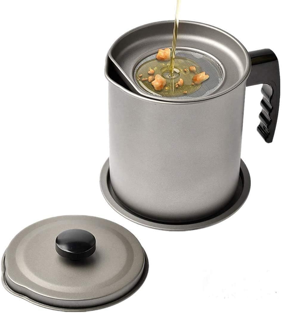 Oil Strainer Pot Grease Can 1.4 L Stainless Steel Oil Storage Can Container with Fine Mesh Strainer Dust-Insect-Proof lid Non-Slip Plate Suitable for Storing Frying Oil and Cooking Grease Oil Jug
