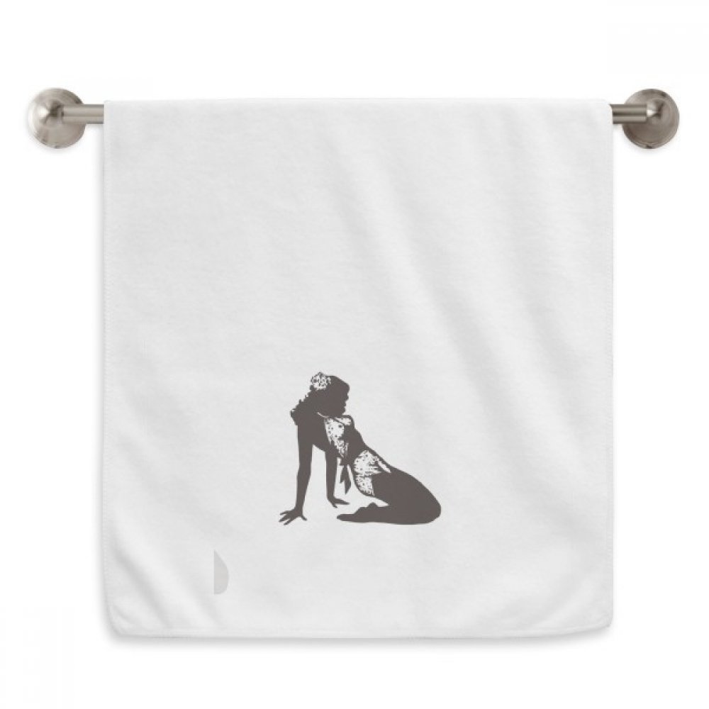 Serviette diadème blanche pour routine beauté et soin du visage après le spa