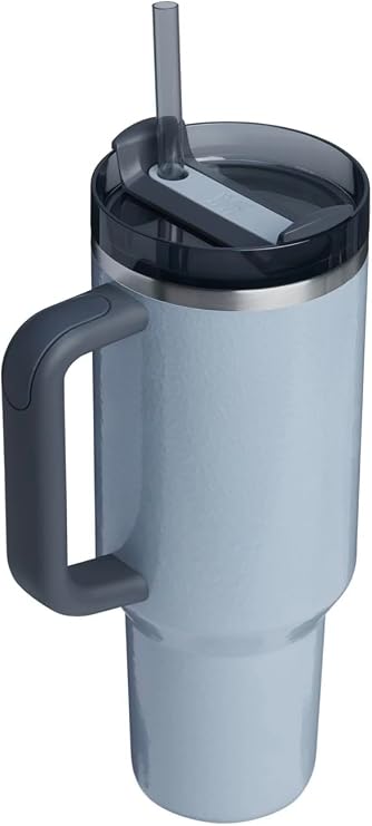 كوب STANLEY Quencher H2.0 بمقبض وقشة 40 أونصة | غطاء Flowstate ثلاثي الأوضاع | حامل أكواب متوافق مع السفر | كوب معزول من الفولاذ المقاوم للصدأ | خالٍ من مادة BPA | فضي مطروق