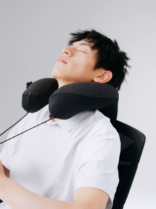 Amazon.com: BENEUNDER Travel Neck Pillow for Airplane, Inflatable