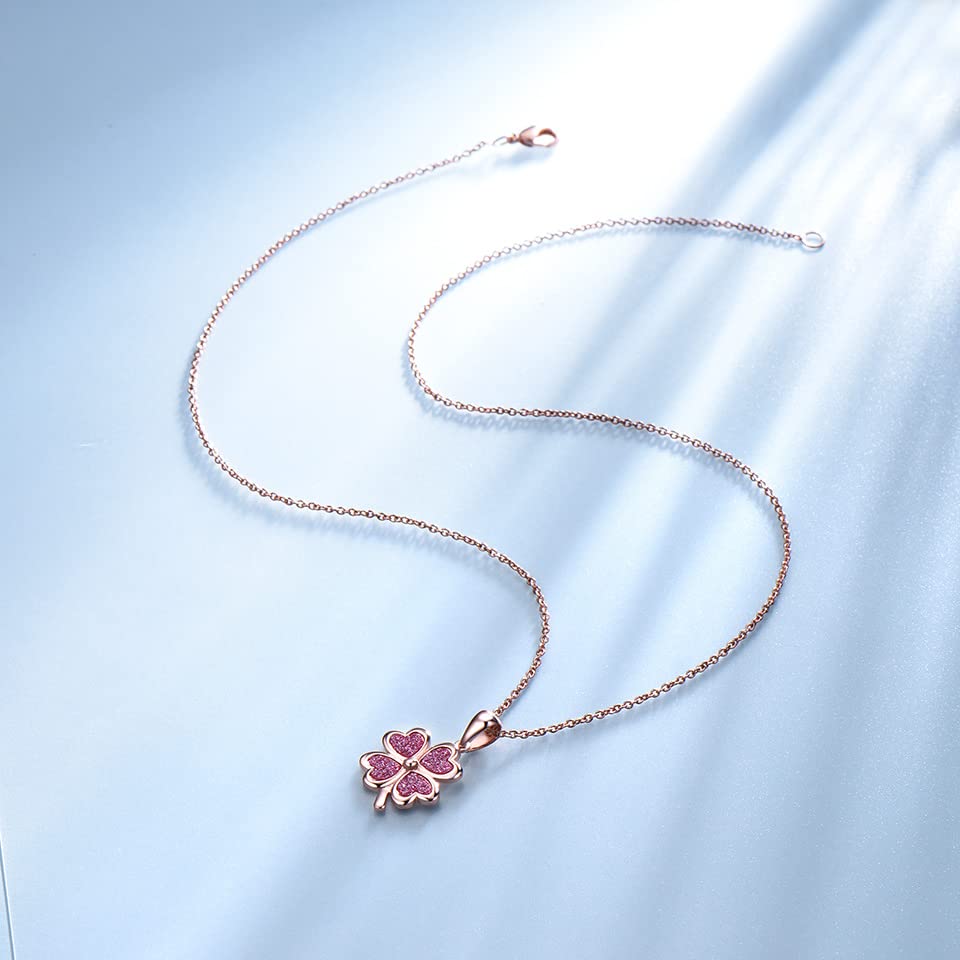 Collier argent trèfle rose hypoallergénique contre les irritations de peau