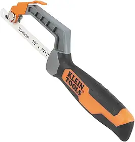Klein Tools Serra manual de lâmina bimetálica 31432FC 32 TPI, corta plástico, madeira e metal de parede fina em espaços apertados
