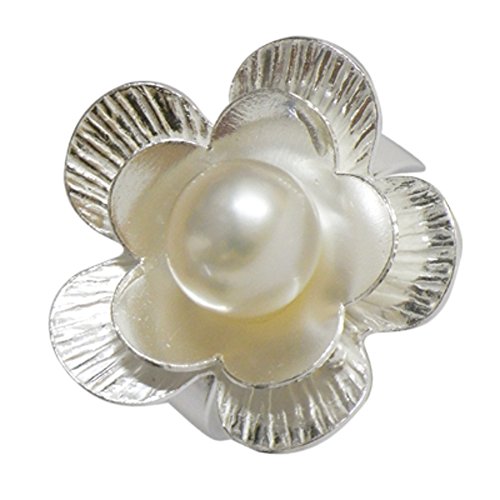 - Qualità: i nostri anelli in argento per uomo e donna sono realizzati a mano in argento sterling 925 di alta qualità. Non importa se gli anelli in argento sono larghi o sottili/sottili, con pietra o senza gemme, c'è molta attenzione nei dettagli. Offriamo anelli in argento glitterati con zirconi e anelli in argento da uomo. La superficie dell'anello in argento varia tra liscia lucidata, opaca, martellata e spazzolata.