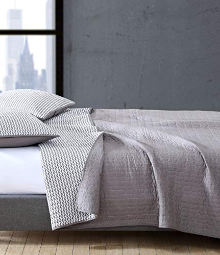 City Scene - Queen Quilt Set, Reversible Cotton Bedding with Matching Shams, All Season Home Decor (Leaves Dark Grey, Queen) - Thumbnail 2