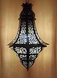 La forme de ce plafonnier est orientale arabe, la perforation est marocaine indienne, cette lampe orientale convient parfaitement comme décoration pour des idées de décoration créative, pour un éclairage romantique dans la chambre à coucher, lampe de table à manger dans la salle à manger, comme lampe suspendue dans la cuisine, lampe suspendue dans le bureau, veilleuse dans le couloir, ou comme cadeau.