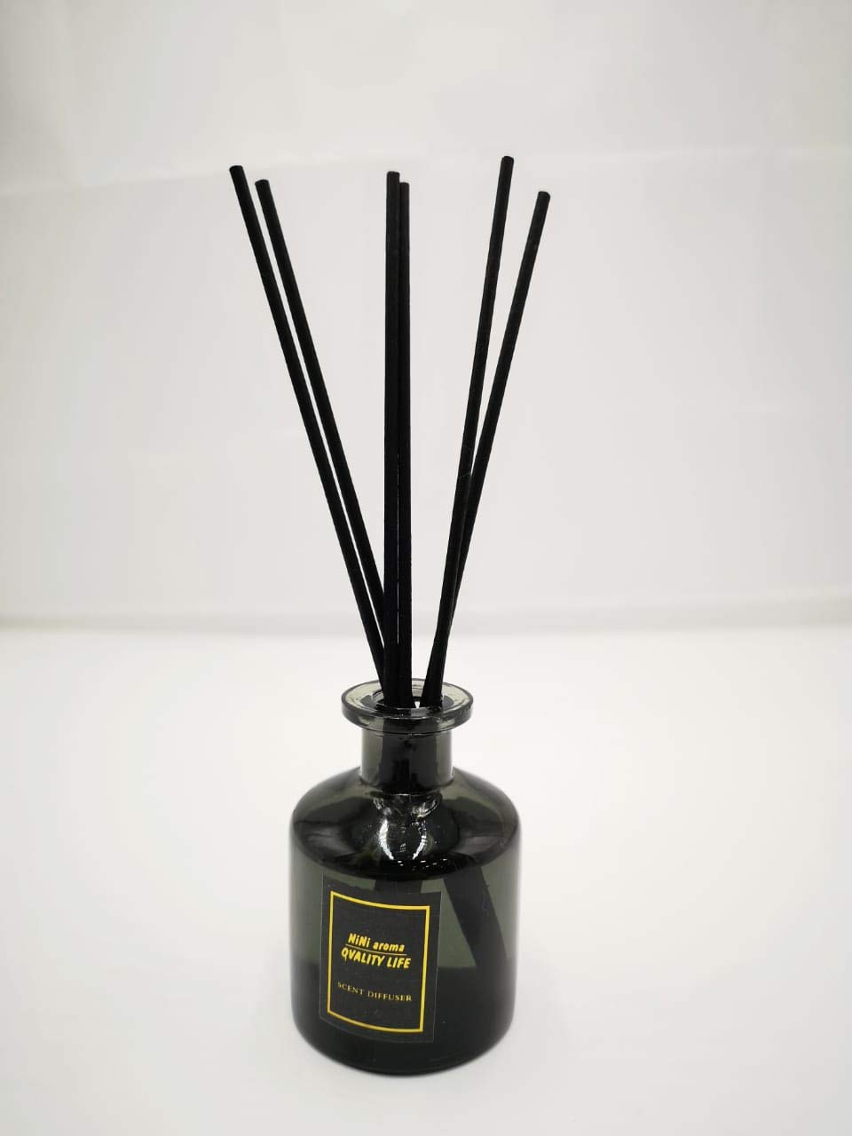 YULAN Reed Diffuser Set,Reed Oil Diffusers for Bedroom Living Room Home Office Aromatherapy Oil for Stress Relief (Lilly)
