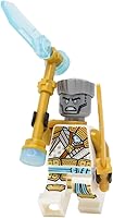 Vista 2 de LEGO Ninjago cristalizado: minigura dorada de Zane con arma de hielo