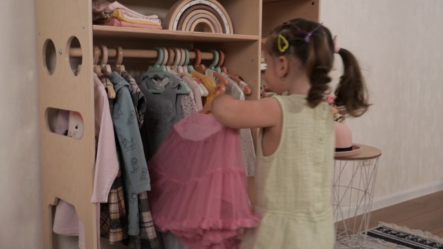 Amazon.co.jp: WoodandHeartsの自然木製モンテッソーリ子供部屋の