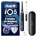 Oral-B iO 5N Pack de 2 Cepillos de Dientes Eléctricos Negro y Blanco Con Mango Recargable, 2 Cabezales y Estuche De Viaje, 5 Modos De Cepillado, Sensor De Presión, Diseñado por Braun