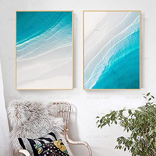 Affiche plage de sable azur et paysage nordique pour décoration salon moderne