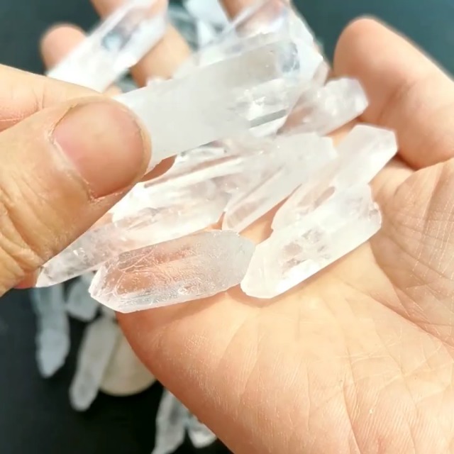 Amazon | 風水グッズ 水晶ポイント 原石 100g グレード 天然石